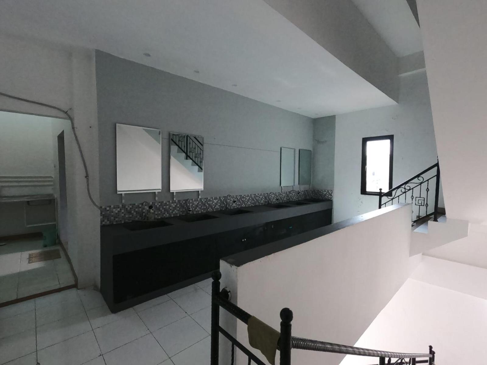 Innbox Hostel Sorong Exteriör bild