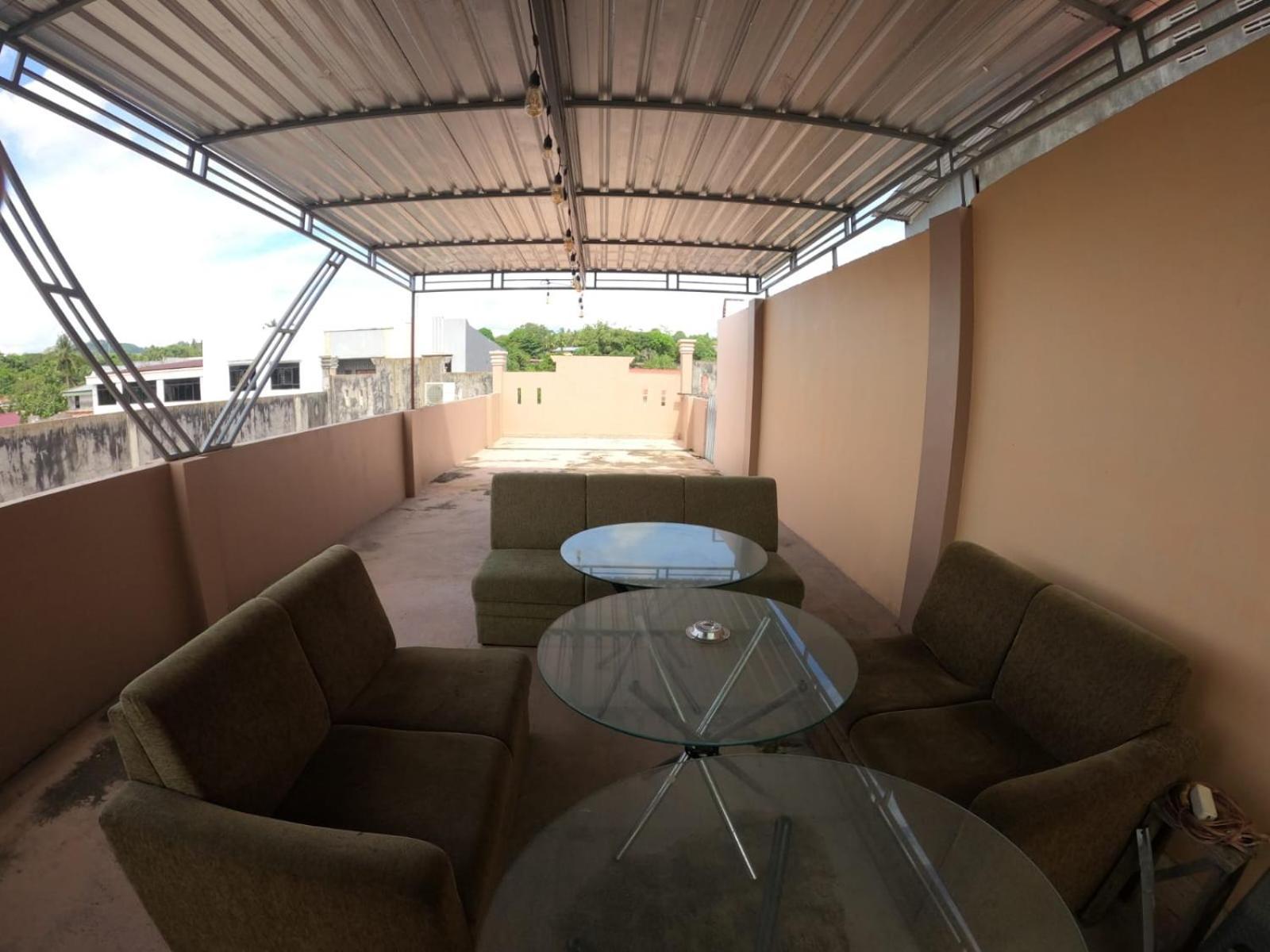 Innbox Hostel Sorong Exteriör bild