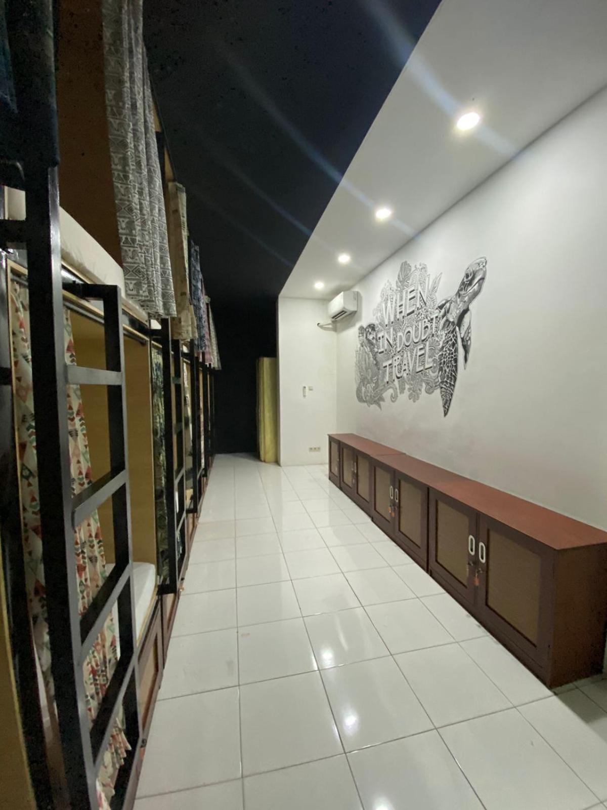 Innbox Hostel Sorong Exteriör bild