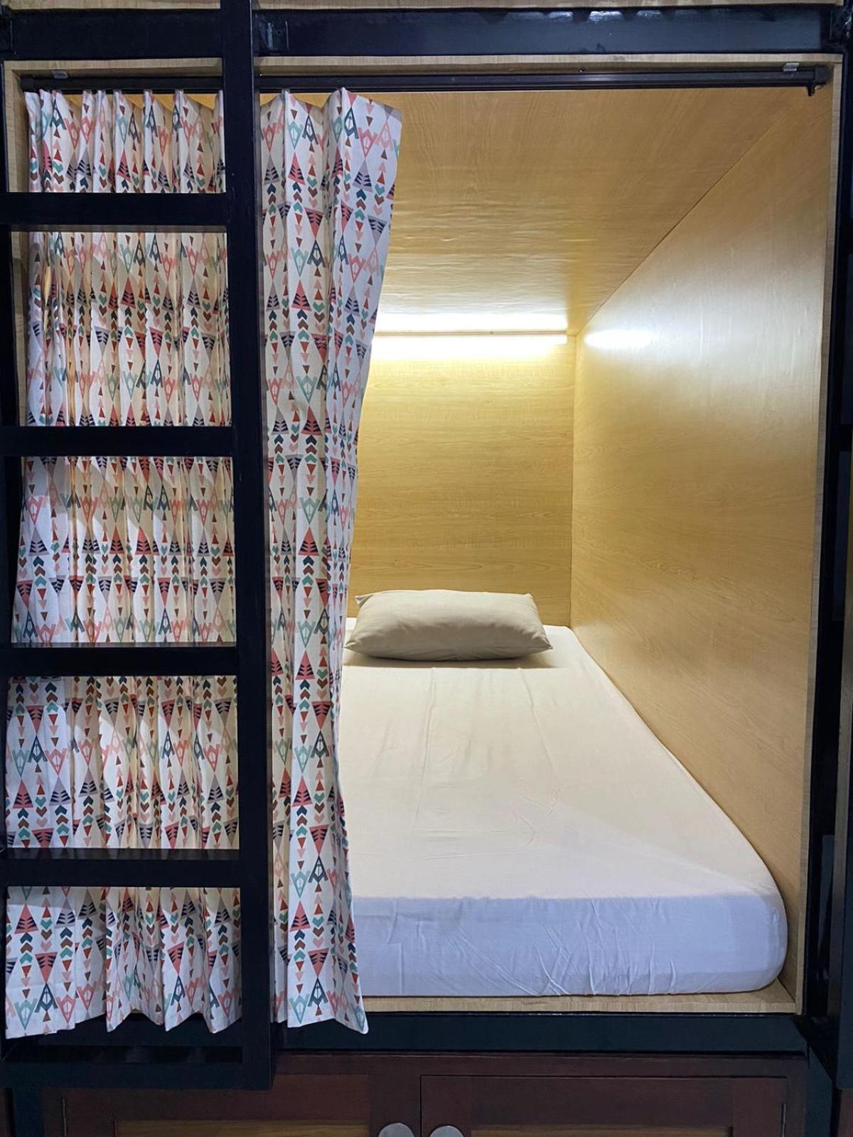 Innbox Hostel Sorong Exteriör bild
